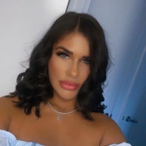 Meet your Posher, Monique